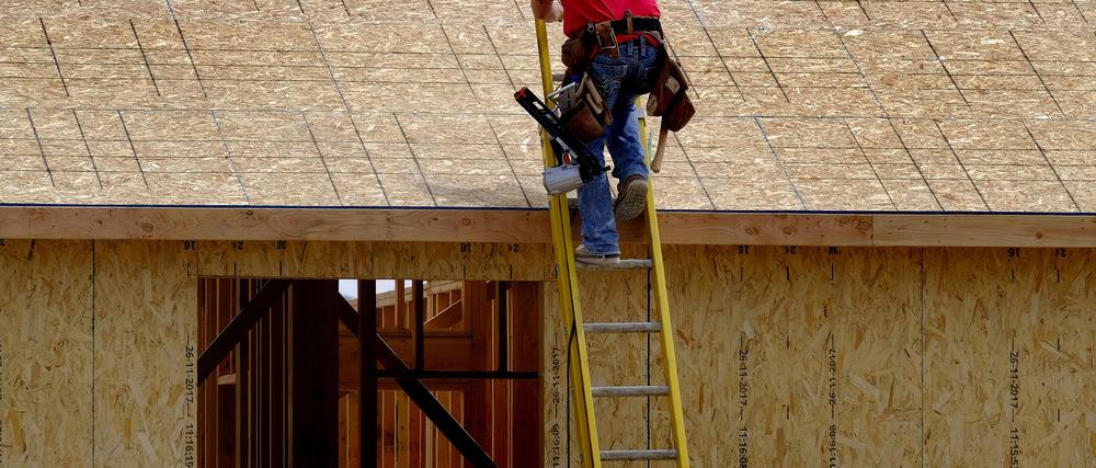 Workers’ comp lawyer explaining Illinois workers' compensation rights.